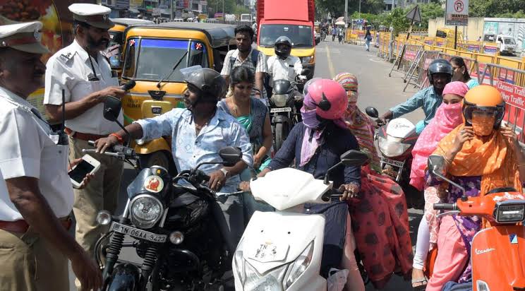 ஸ்டிக்கர் ஒட்டினால் இனி வாகனம் பறிமுதல்…. தமிழகம் முழுவதும் பறந்தது உத்தரவு…!!!