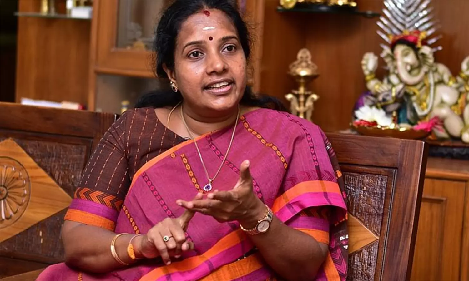 “யார் அந்த சார்..?” ஆதாரத்தை அண்ணாமலை வெளியிட்டால் தமிழக அரசுக்கு மிகப்பெரிய அவமானம்… வானதி சீனிவாசன் காட்டம்..!