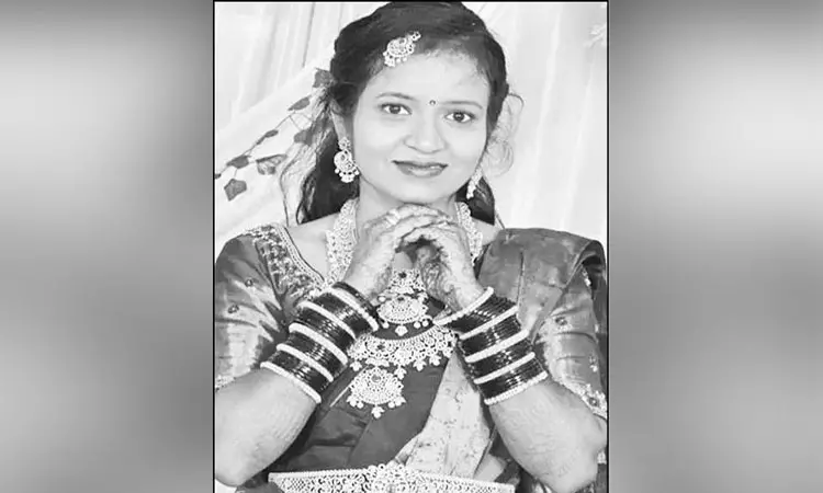 “திருமணமாகி 4 மாசம் தான் ஆகுது”… கணவர் கூட ஒன்னும் சொல்லல… கருப்பா இருக்கன்னு சொல்லி கேலி செய்த மாமனார், மாமியார்.. புதுப்பெண் விபரீத முடிவு.!!!